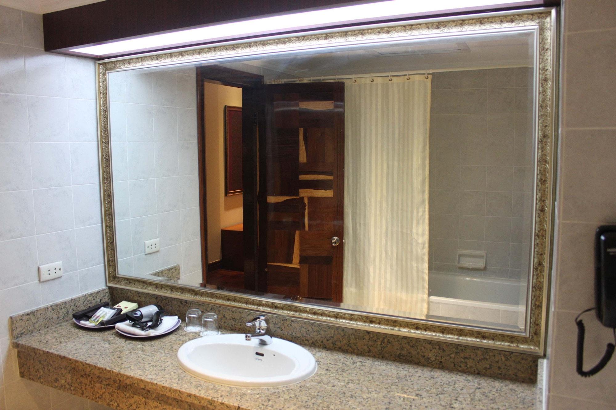 Diamond Hotel Phnom Penh Zewnętrze zdjęcie
