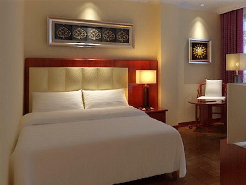 Diamond Hotel Phnom Penh Zewnętrze zdjęcie