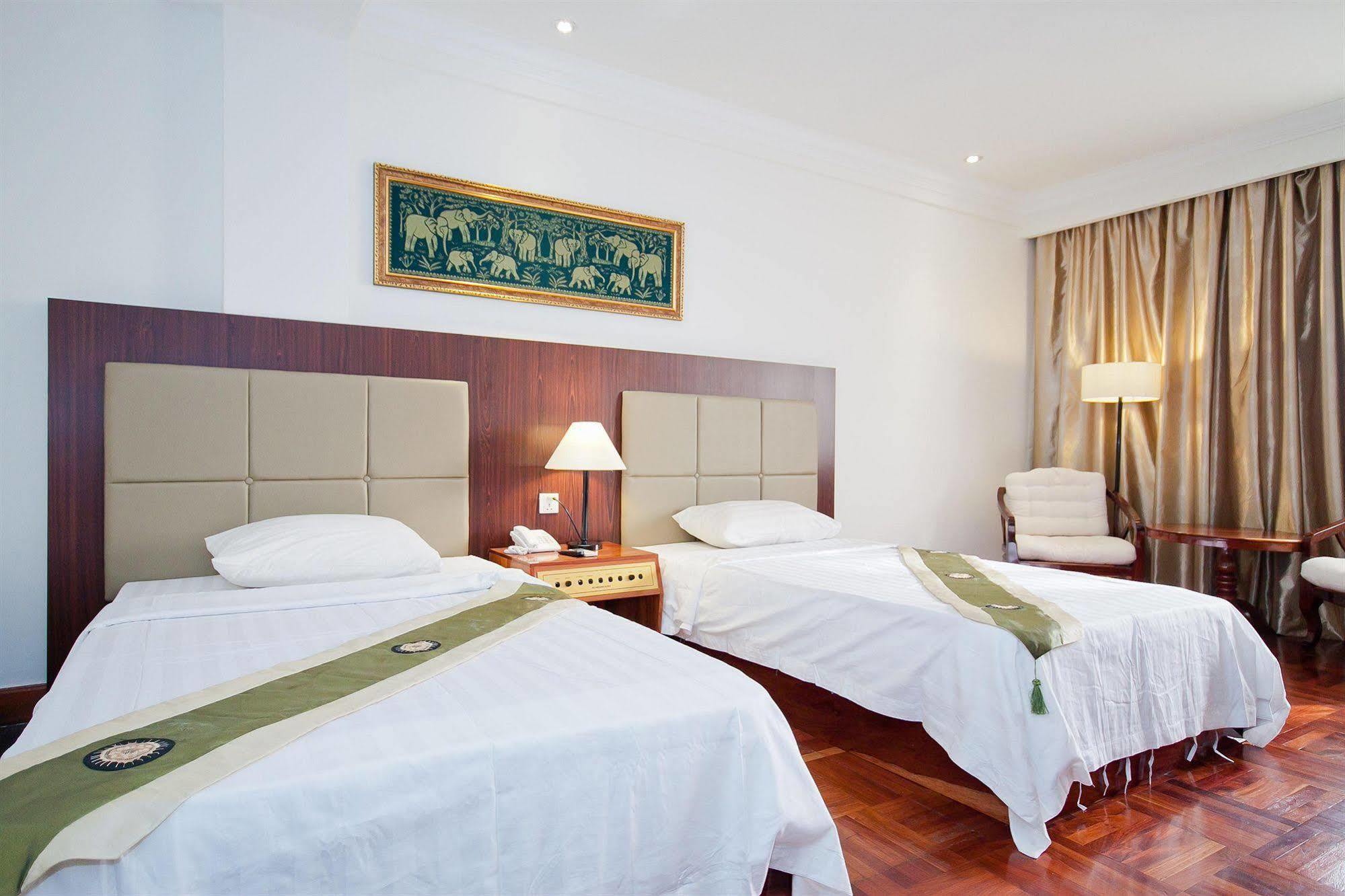 Diamond Hotel Phnom Penh Zewnętrze zdjęcie
