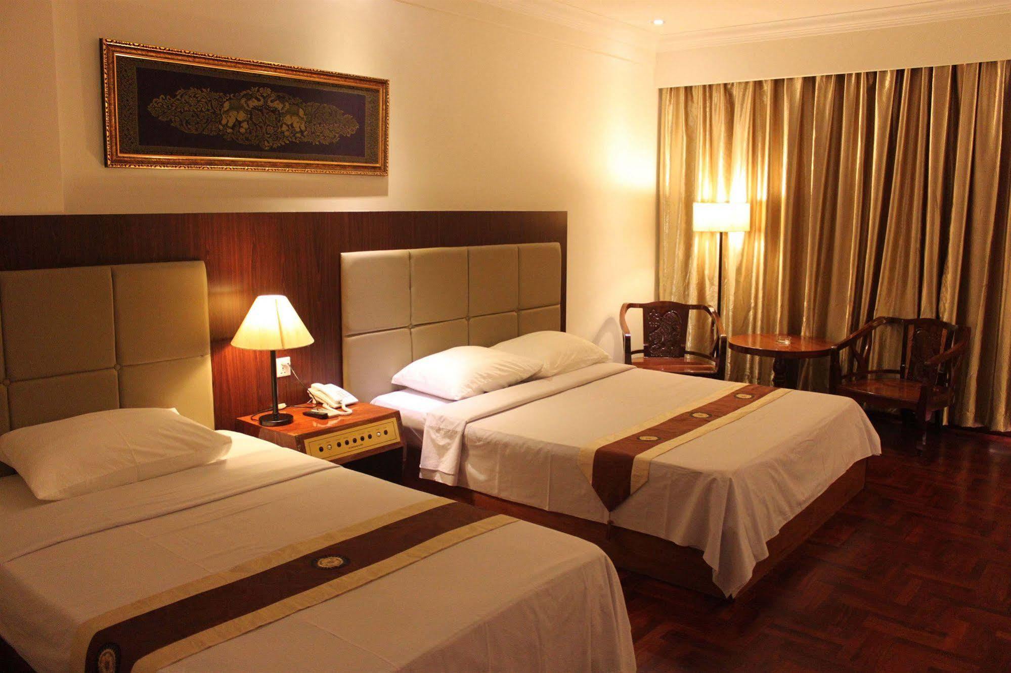 Diamond Hotel Phnom Penh Zewnętrze zdjęcie