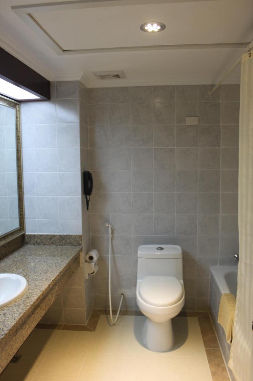 Diamond Hotel Phnom Penh Zewnętrze zdjęcie
