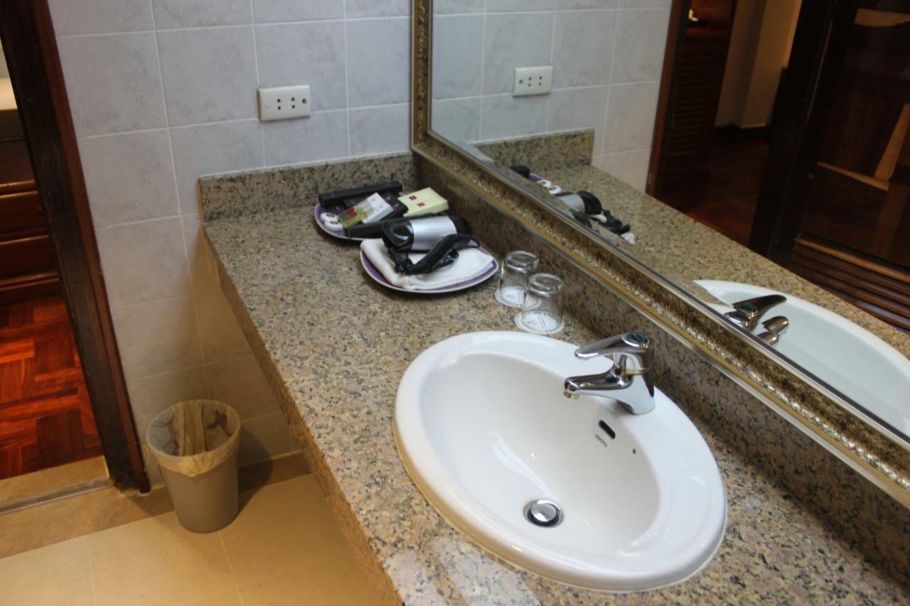 Diamond Hotel Phnom Penh Zewnętrze zdjęcie