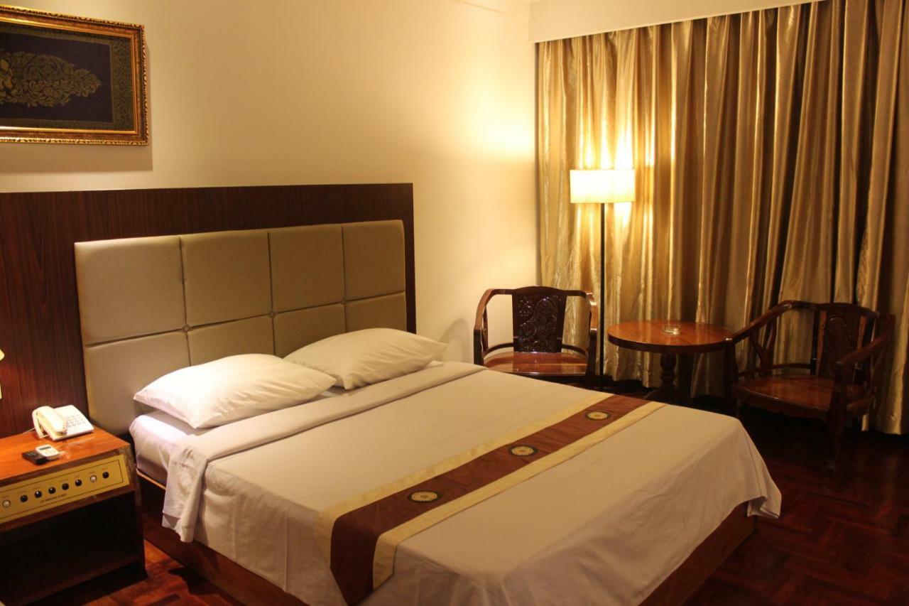 Diamond Hotel Phnom Penh Zewnętrze zdjęcie